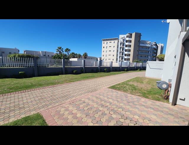 2 BEDROOM TOWNHOUSE FOR SALE IN DIAZ BEACH